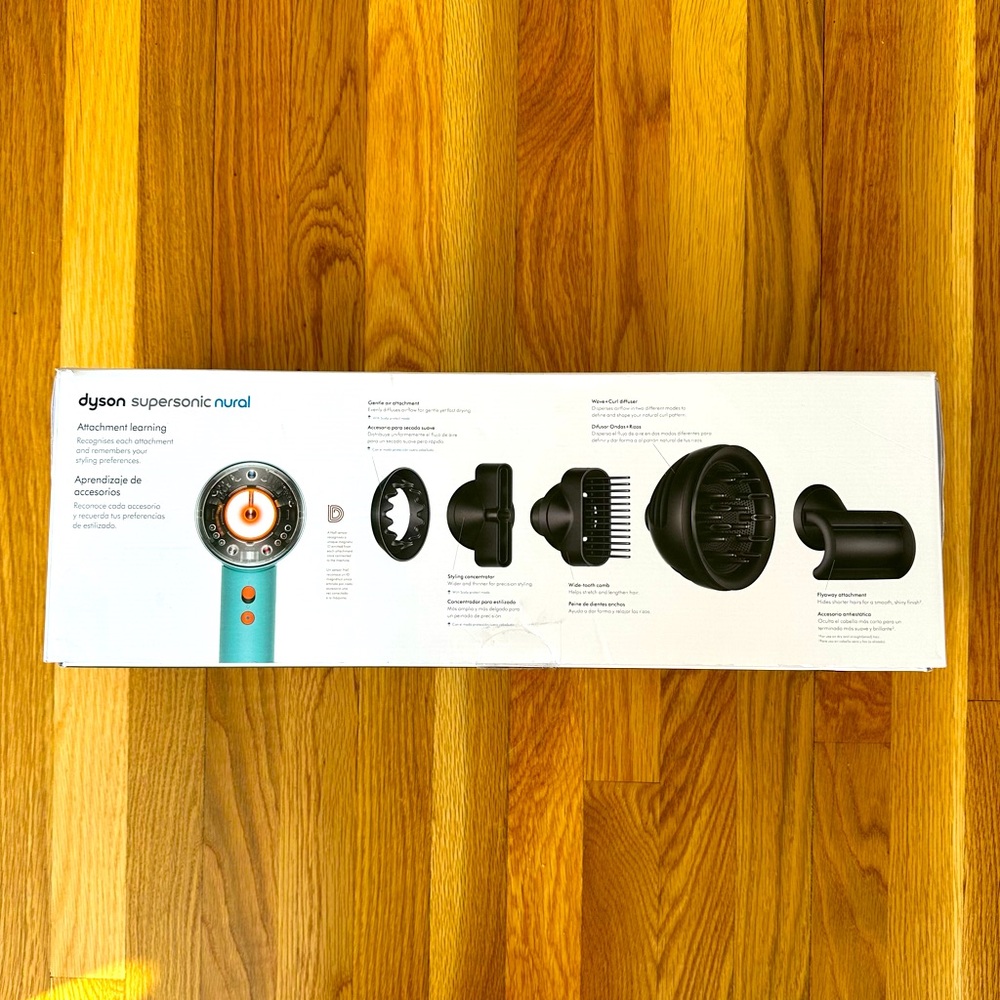 New unused Dyson supersonic nural hairdryer and 5 attachments